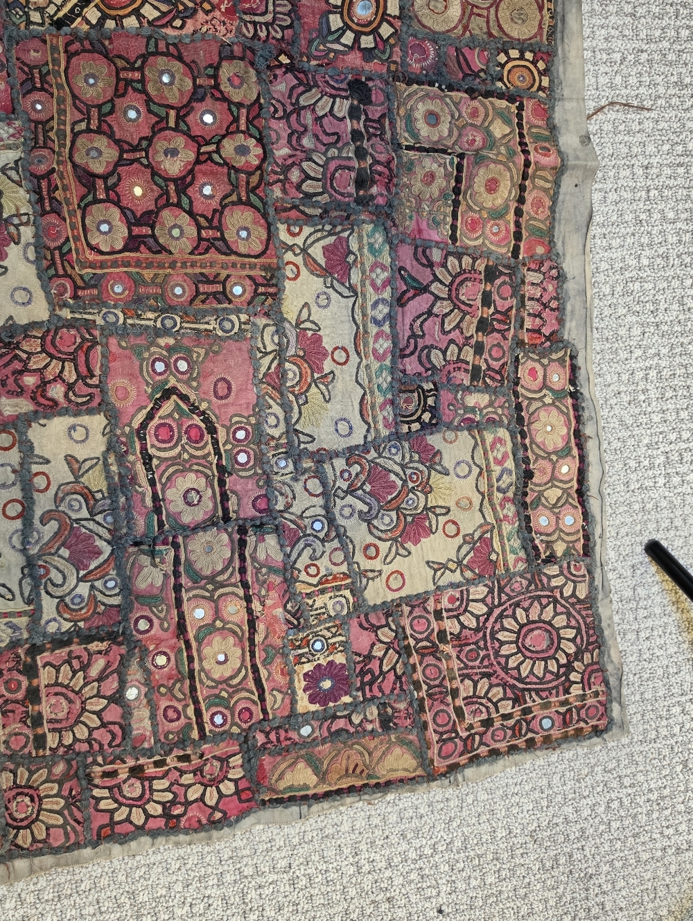 Vintage Handmade Indian Embroidered Patchwork Wall Hanging - Picture 16 of 16
